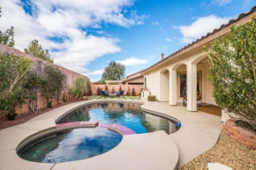 LUXURY VEGAS VILLA! CLOSE TO STRIP! Hot Tub, Heated Pool, Game Room